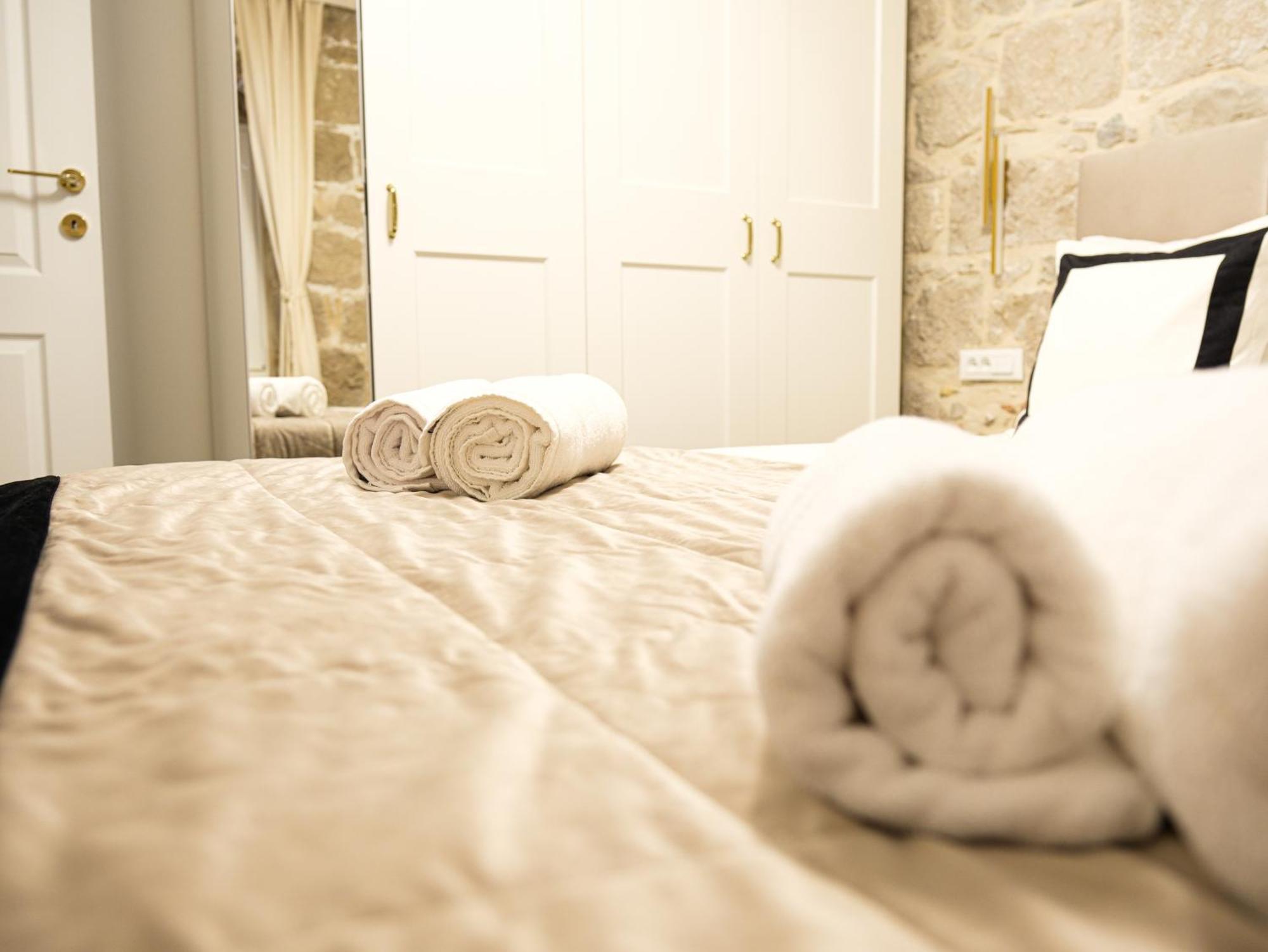 Prisca Luxury Rooms With Breakfast สปลิท ภายนอก รูปภาพ