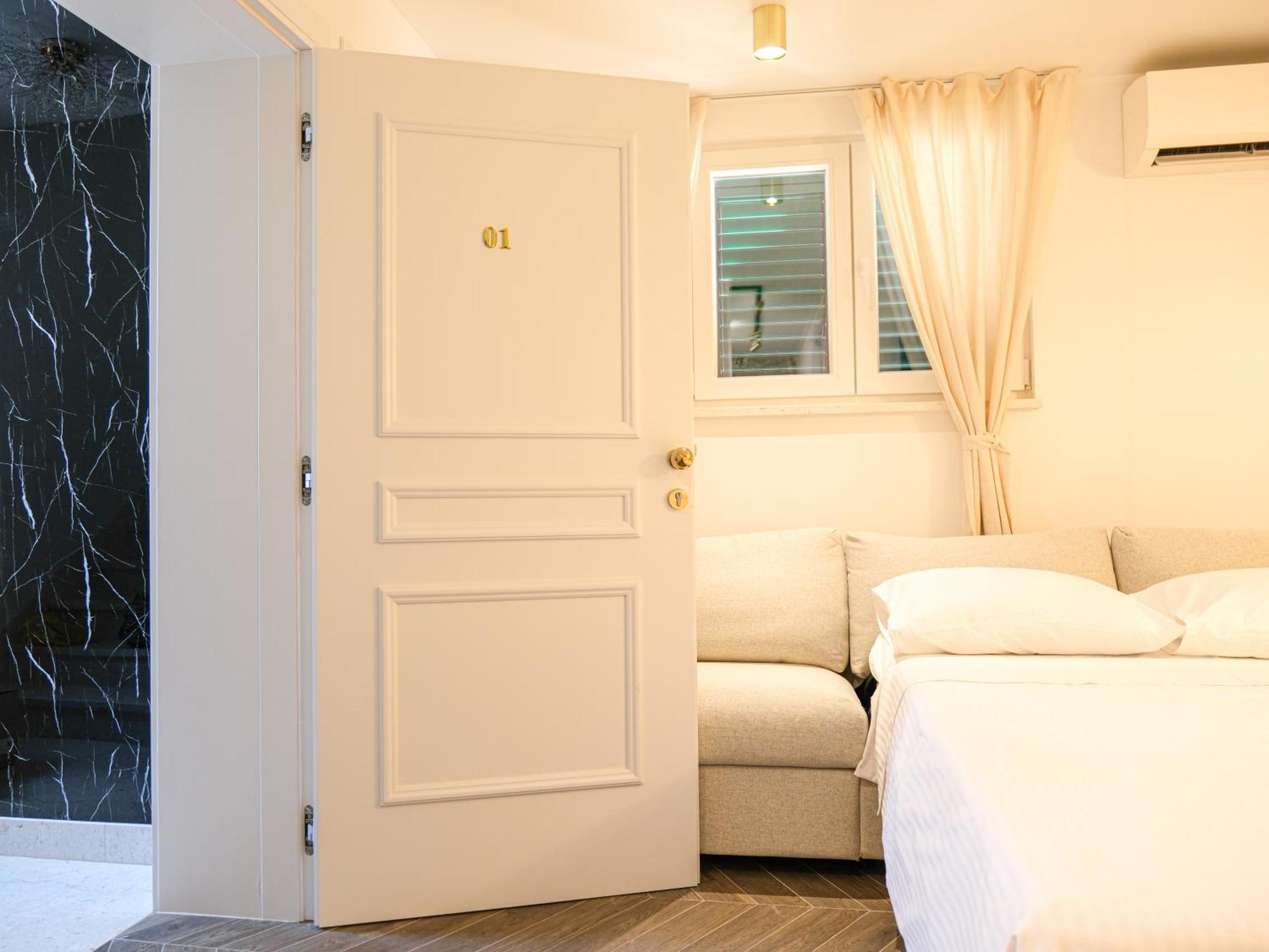 Prisca Luxury Rooms With Breakfast สปลิท ภายนอก รูปภาพ