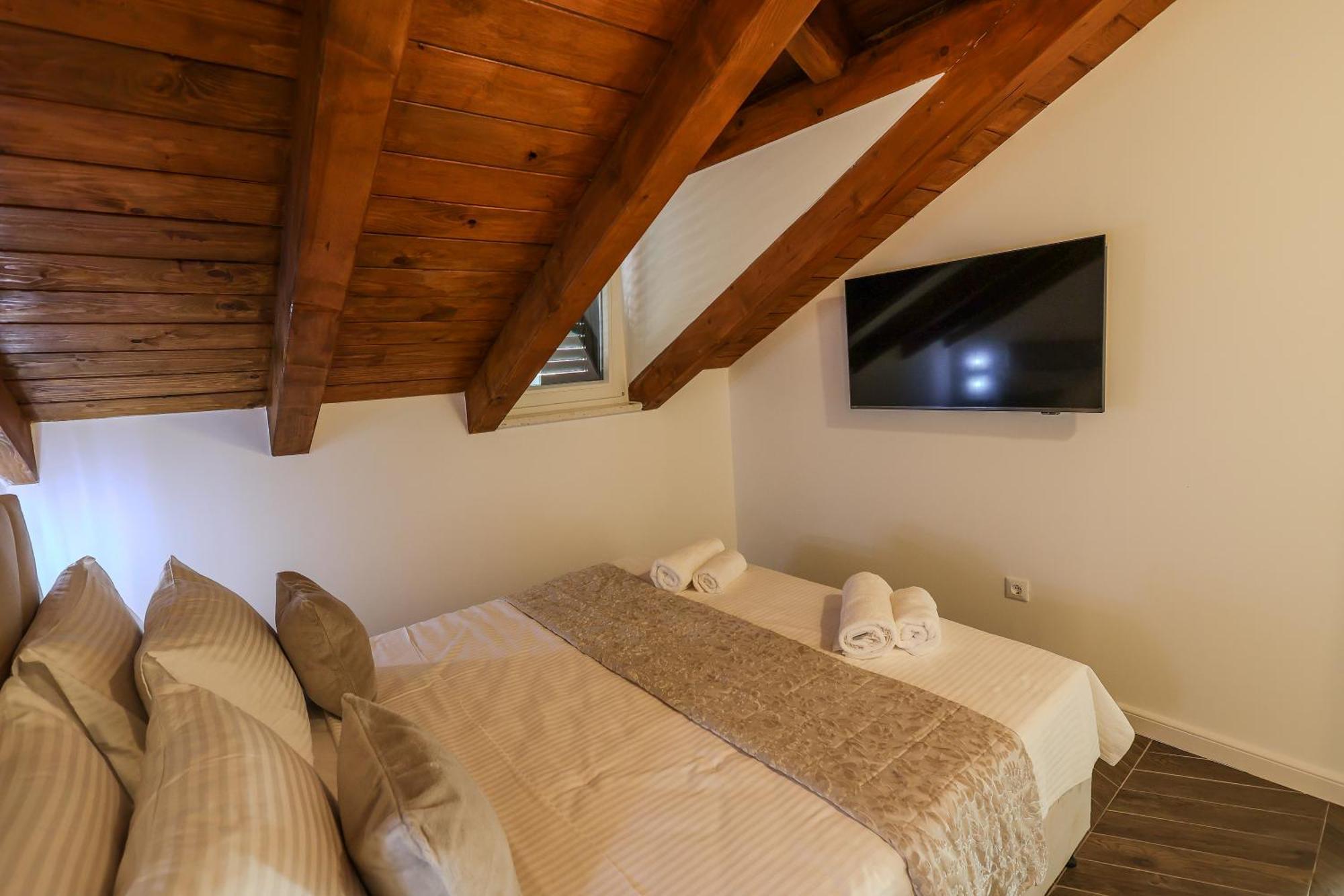 Prisca Luxury Rooms With Breakfast สปลิท ภายนอก รูปภาพ